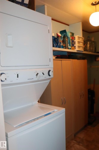 56 4204 47St., Wetaskiwin, AB - Indoor Photo Showing Laundry Room