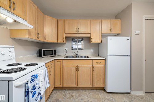 4 8803 101 Street, Edmonton, AB - Indoor Photo Showing Kitchen With Double Sink