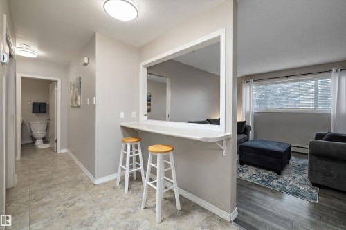 4 8803 101 Street, Edmonton, AB - Indoor
