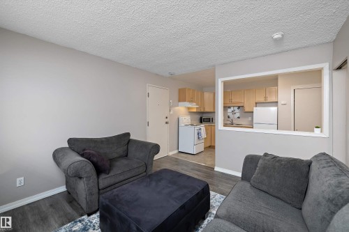 4 8803 101 Street, Edmonton, AB - Indoor