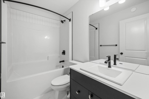 276 Chappelle Drive, Edmonton, AB - Indoor Photo Showing Bathroom