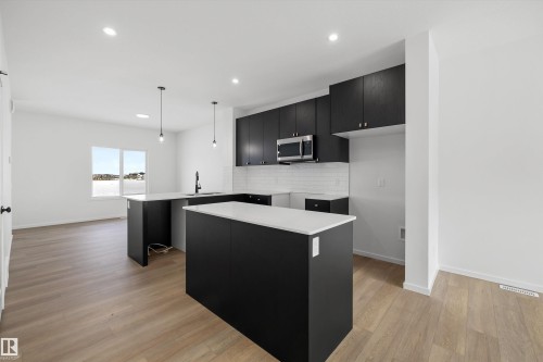 276 Chappelle Drive, Edmonton, AB - Indoor Photo Showing Kitchen With Upgraded Kitchen