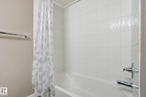 316 3315 James Mowatt Trail, Edmonton, AB - Indoor Photo Showing Bathroom