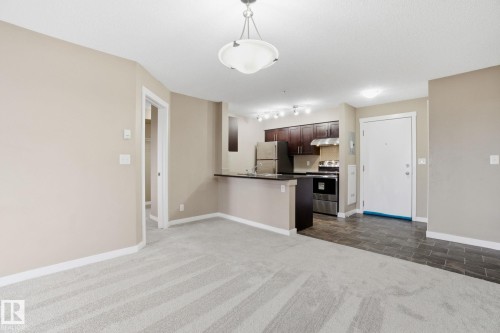 316 3315 James Mowatt Trail, Edmonton, AB - Indoor Photo Showing Kitchen