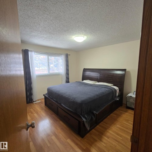 3105 130A Avenue, Edmonton, AB - Indoor Photo Showing Bedroom