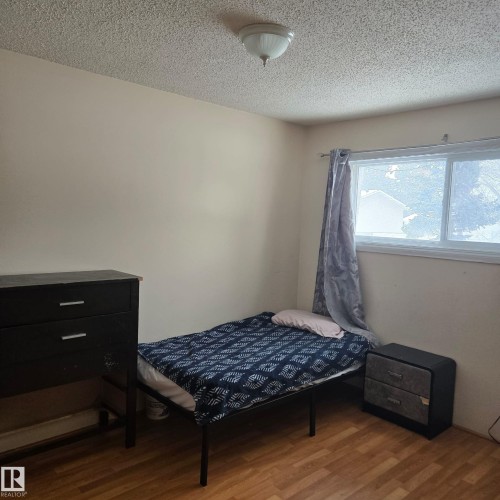 3105 130A Avenue, Edmonton, AB - Indoor Photo Showing Bedroom