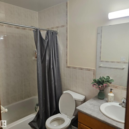 3105 130A Avenue, Edmonton, AB - Indoor Photo Showing Bathroom
