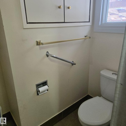 3105 130A Avenue, Edmonton, AB - Indoor Photo Showing Bathroom