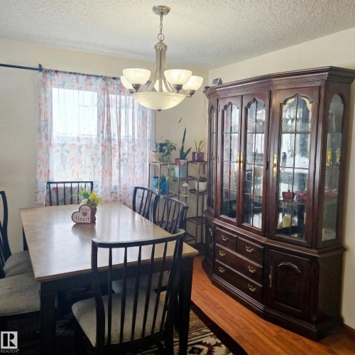 3105 130A Avenue, Edmonton, AB - Indoor Photo Showing Dining Room