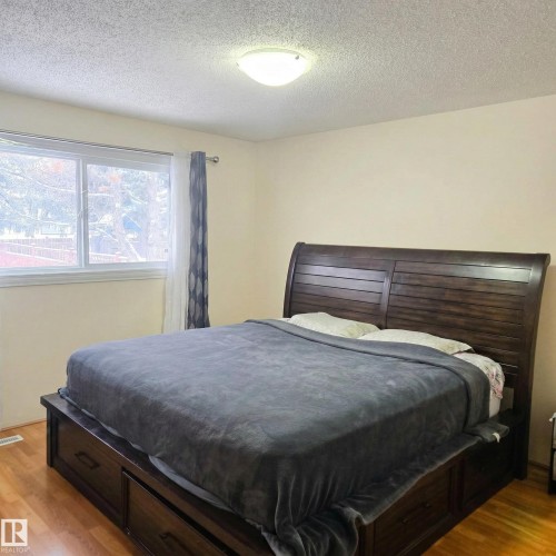 3105 130A Avenue, Edmonton, AB - Indoor Photo Showing Bedroom