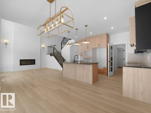 3314 Chickadee Dr, Edmonton, AB - Indoor Photo Showing Kitchen