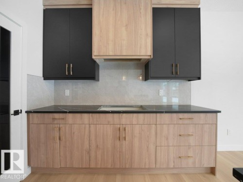 3314 Chickadee Dr, Edmonton, AB - Indoor Photo Showing Kitchen