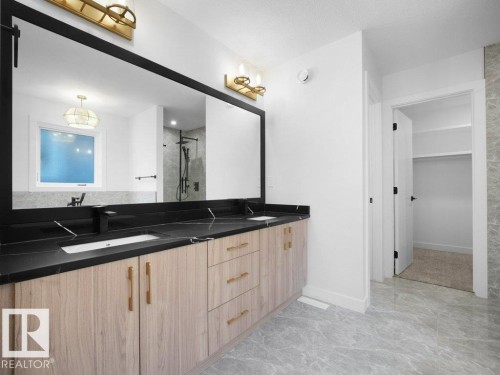 3314 Chickadee Dr, Edmonton, AB - Indoor Photo Showing Bathroom