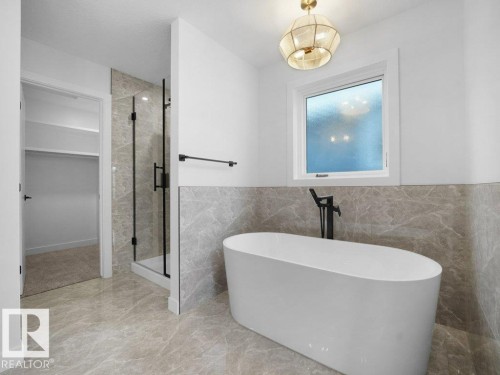 3314 Chickadee Dr, Edmonton, AB - Indoor Photo Showing Bathroom