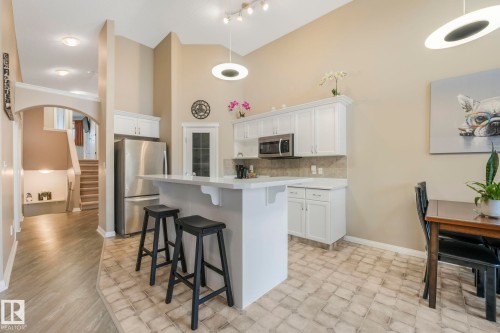 116 Castle Drive, Edmonton, AB - Indoor Photo Showing Kitchen