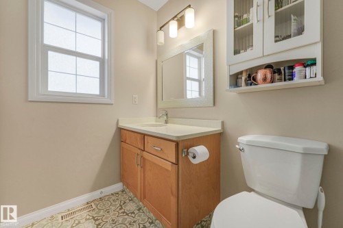 116 Castle Drive, Edmonton, AB - Indoor Photo Showing Bathroom