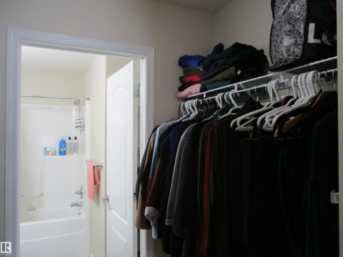 View of walk in closet - 3309 9351 Simpson Drive, Edmonton, AB - Indoor