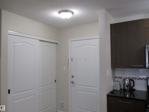 Entryway featuring a textured ceiling - 3309 9351 Simpson Drive, Edmonton, AB - Indoor Photo Showing Other Room