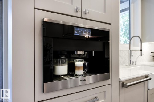 7216 156 Street, Edmonton, AB - Indoor Photo Showing Kitchen