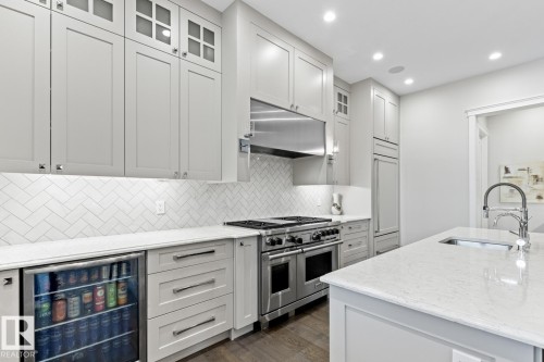 7216 156 Street, Edmonton, AB - Indoor Photo Showing Kitchen With Upgraded Kitchen