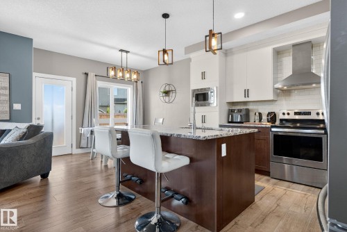 775 Berg Loop, Leduc, AB - Indoor Photo Showing Kitchen With Stainless Steel Kitchen With Upgraded Kitchen