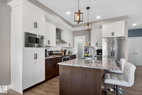 775 Berg Loop, Leduc, AB - Indoor Photo Showing Kitchen With Stainless Steel Kitchen With Upgraded Kitchen