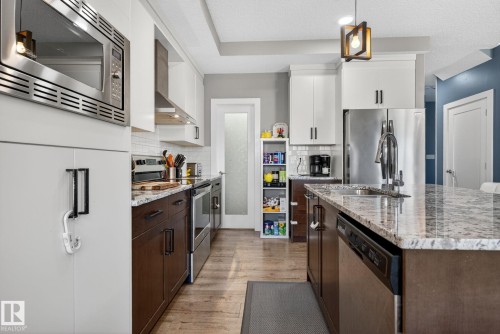775 Berg Loop, Leduc, AB - Indoor Photo Showing Kitchen With Stainless Steel Kitchen With Upgraded Kitchen