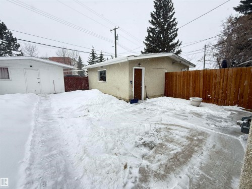 Fenced backyard featuring an outbuilding - 9034 60 Street, Edmonton, AB - Outdoor