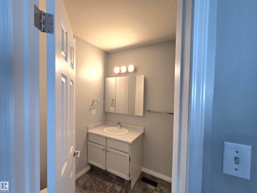 6 Dunewood Place, St. Albert, AB - Indoor Photo Showing Bathroom
