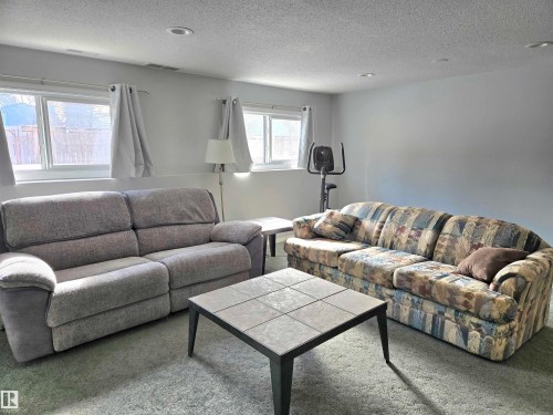 6 Dunewood Place, St. Albert, AB - Indoor Photo Showing Living Room