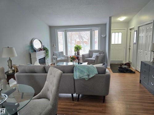 6 Dunewood Place, St. Albert, AB - Indoor Photo Showing Living Room