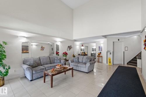 411 18004 95 Ave, Edmonton, AB - Indoor Photo Showing Living Room