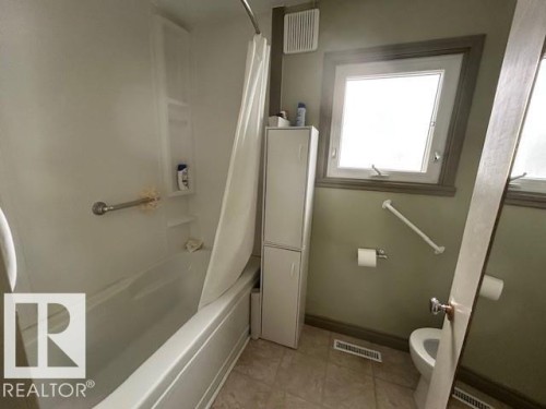 5028 50 Avenue, Chipman, AB - Indoor Photo Showing Bathroom