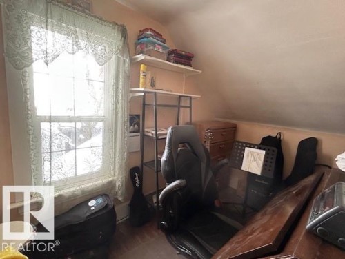 5028 50 Avenue, Chipman, AB - Indoor