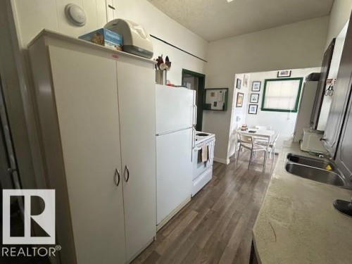 5028 50 Avenue, Chipman, AB - Indoor Photo Showing Kitchen With Double Sink