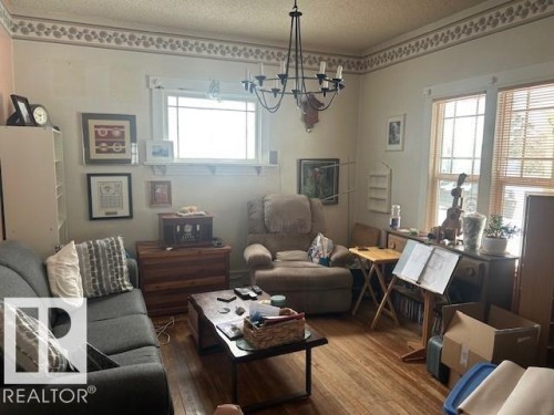 5028 50 Avenue, Chipman, AB - Indoor Photo Showing Living Room