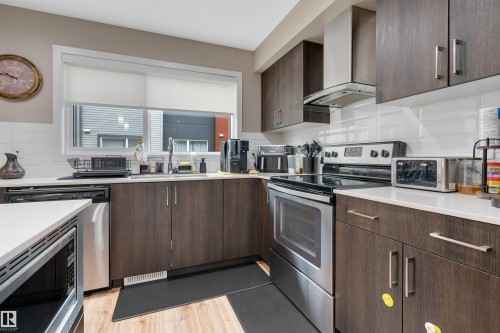 47 1075 Rosenthal Boulevard, Edmonton, AB - Indoor Photo Showing Kitchen With Stainless Steel Kitchen With Upgraded Kitchen