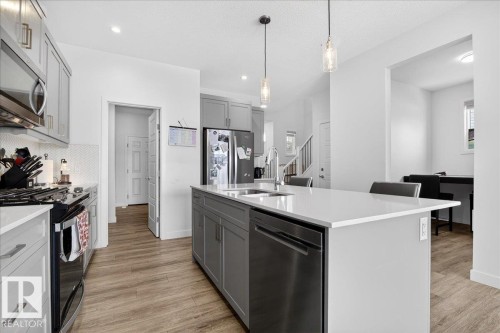3417 Craig Landing Landing, Edmonton, AB - Indoor Photo Showing Kitchen With Stainless Steel Kitchen With Upgraded Kitchen
