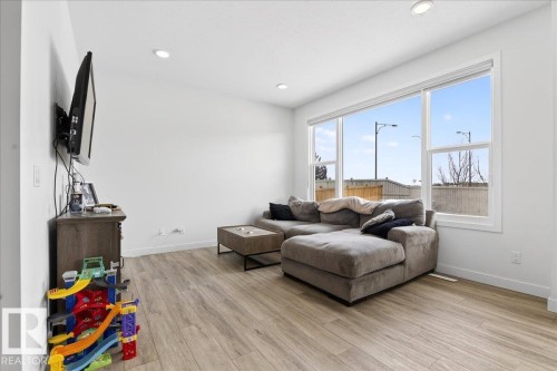 3417 Craig Landing Landing, Edmonton, AB - Indoor Photo Showing Living Room