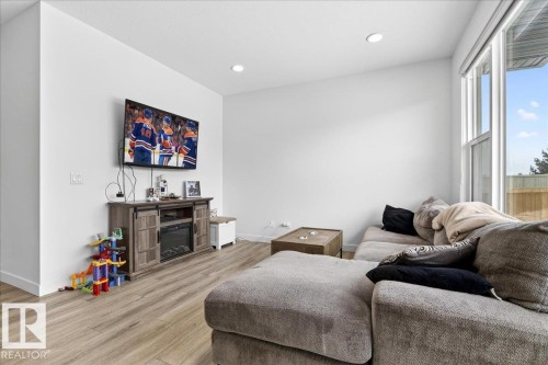 3417 Craig Landing Landing, Edmonton, AB - Indoor Photo Showing Living Room