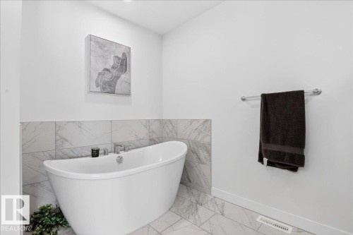 3417 Craig Landing Landing, Edmonton, AB - Indoor Photo Showing Bathroom