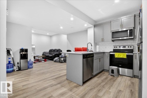 3417 Craig Landing Landing, Edmonton, AB - Indoor Photo Showing Kitchen With Stainless Steel Kitchen