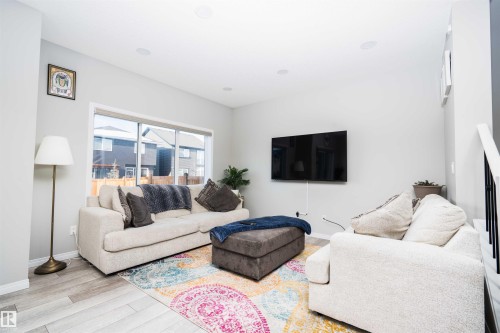 1308 Plum Link Link, Edmonton, AB - Indoor Photo Showing Living Room
