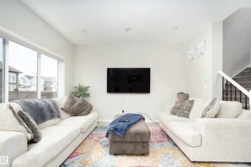1308 Plum Link Link, Edmonton, AB - Indoor Photo Showing Living Room