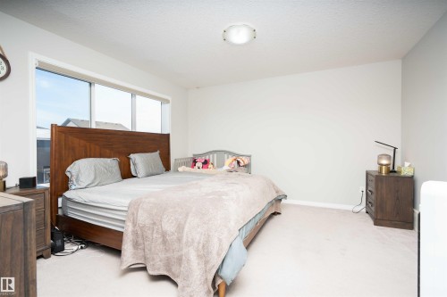 1308 Plum Link Link, Edmonton, AB - Indoor Photo Showing Bedroom