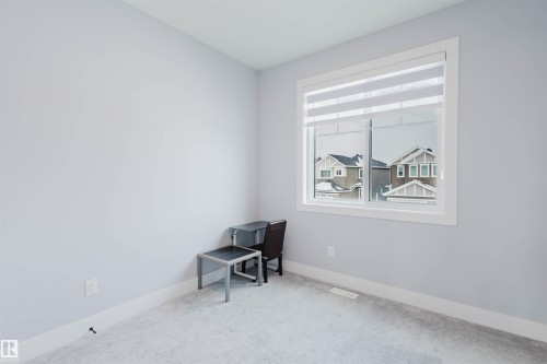 Empty room featuring carpet flooring and baseboards - 16217 32 Avenue, Edmonton, AB - Indoor
