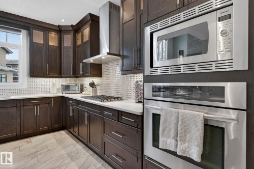 3713 Cameron Heights Place, Edmonton, AB - Indoor Photo Showing Kitchen With Upgraded Kitchen