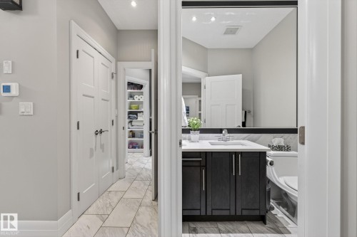 3713 Cameron Heights Place, Edmonton, AB - Indoor Photo Showing Bathroom