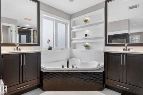 3713 Cameron Heights Place, Edmonton, AB - Indoor Photo Showing Bathroom