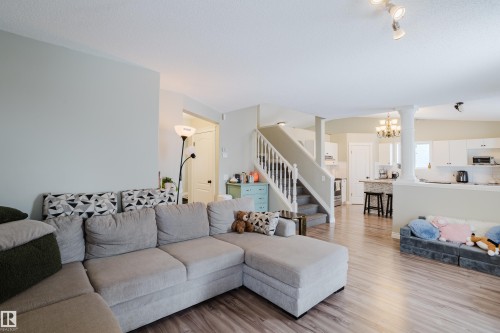 13143 37 Street, Edmonton, AB - Indoor Photo Showing Living Room